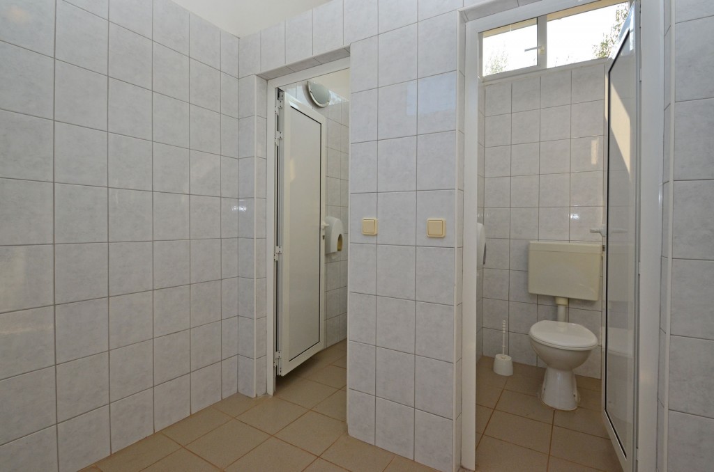 camp potirna mens room wc 01 1024x678 - Photo Gallery