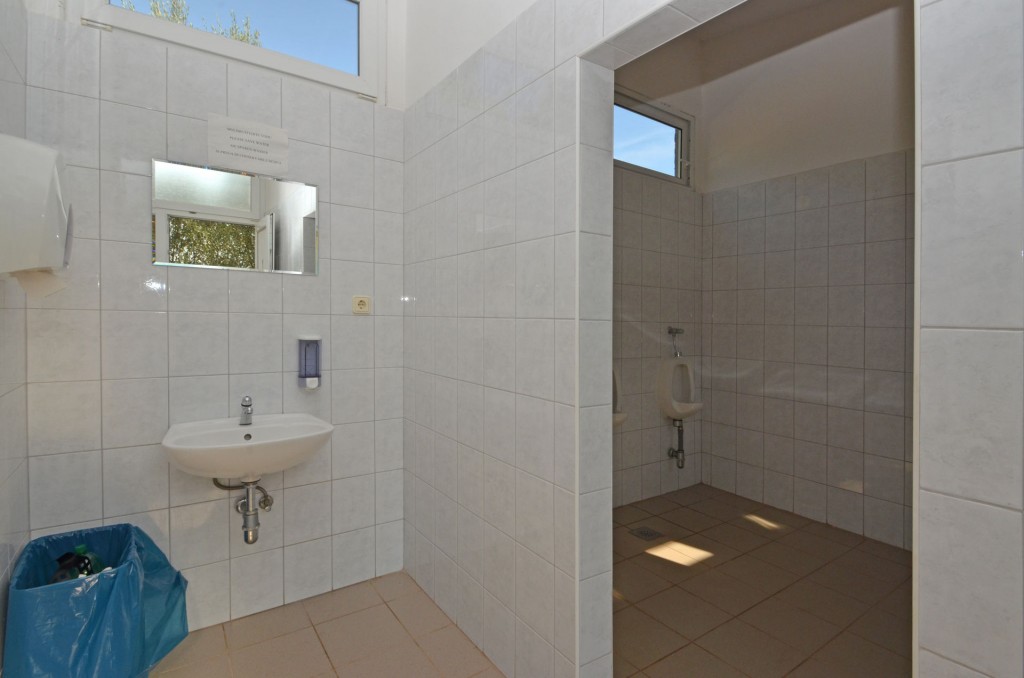 camp potirna mens room wc 02 1024x678 - Photo Gallery