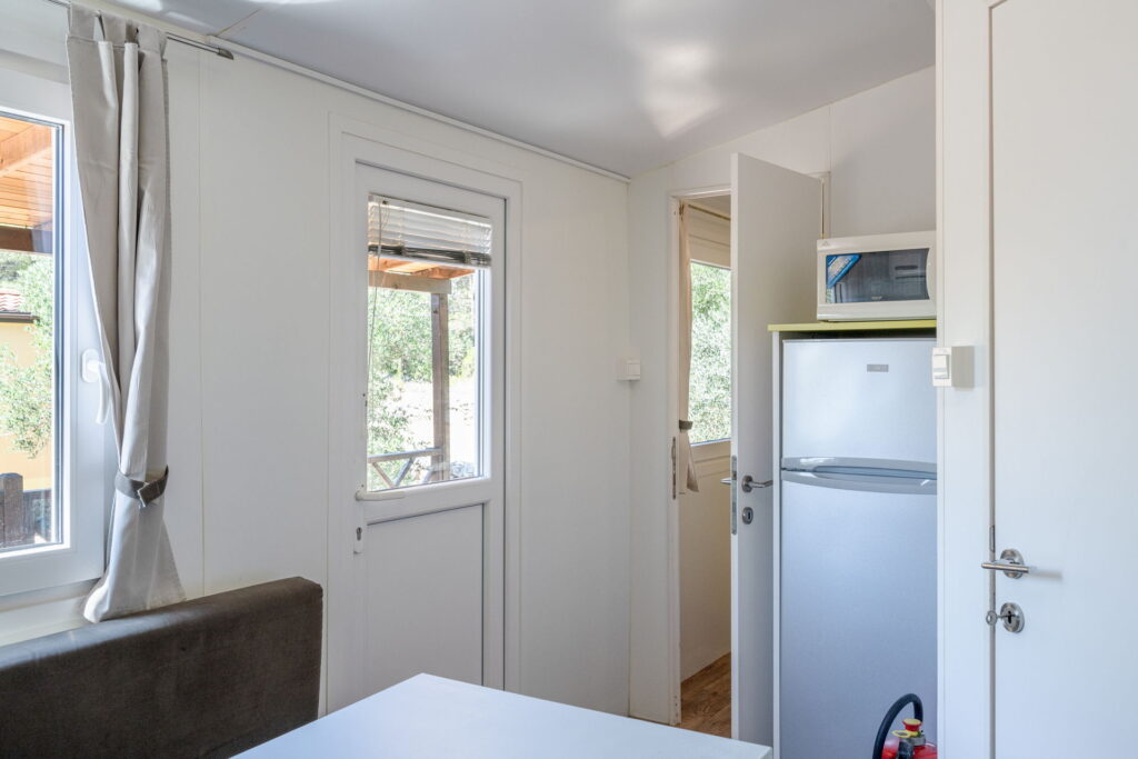korcula camping camp potirna mobile home2 kitchen dining area 02 1024x683 - Photo Gallery